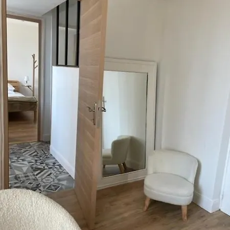 Отель De La Pinede 3*