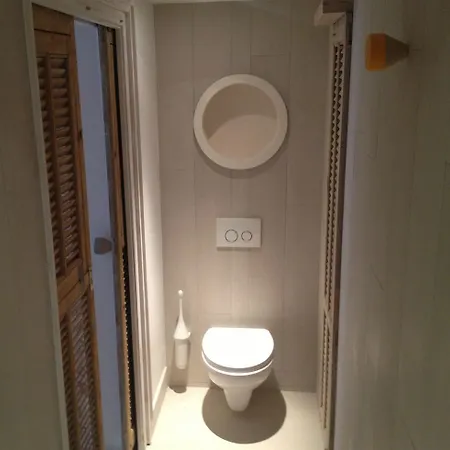 Отель De La Pinede 3*
