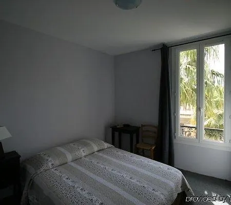 Hotel De La Pinède 3*